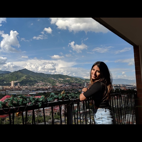 Meet your Posher, Rebeca - Picture 1 of 1